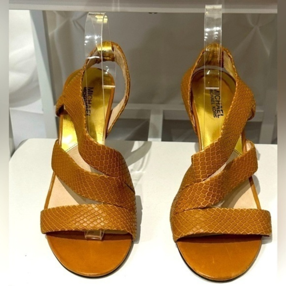 Michael Kors Farris Sandals in Orange Embossed 💋❤️